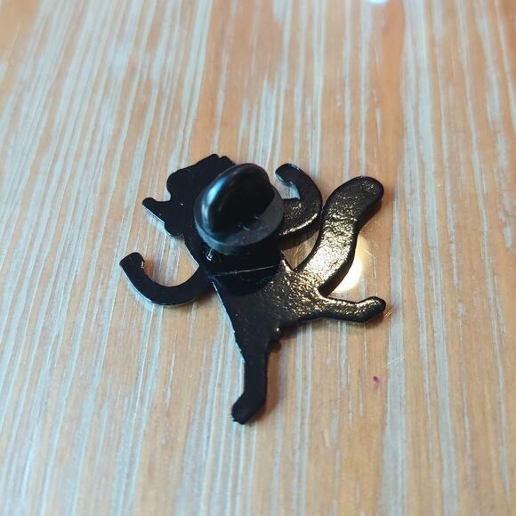 Regular Show Pin Rigby - Picture 2 of 3